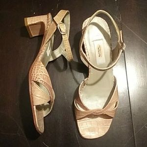 Womens shoes/heeis
